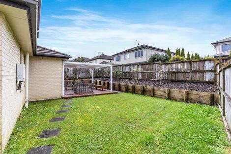 Photo of property in 11 Kouras Place, Flat Bush, Auckland, 2016