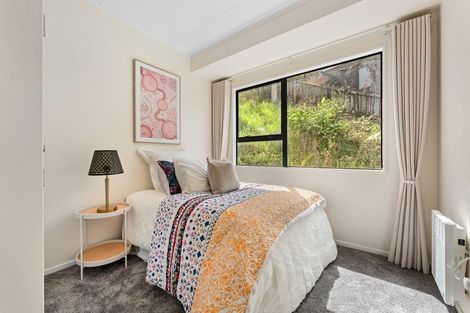 Photo of property in 2/16 Kupari Place, Totara Vale, Auckland, 0629