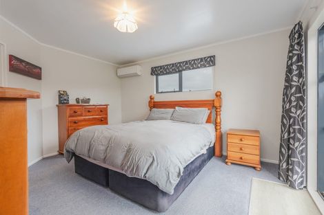 Photo of property in 77 Rhodes Drive, Kelvin Grove, Palmerston North, 4414