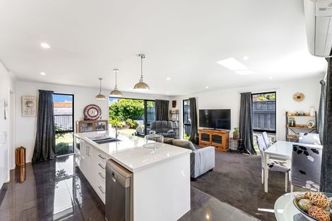 Photo of property in 414 Bower Avenue, Parklands, Christchurch, 8083