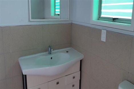 Photo of property in 1/12 Manuka Road, Glenfield, Auckland, 0629