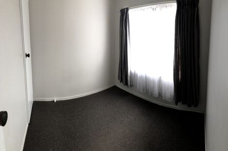 Photo of property in 1/133 Queens Drive, Lyall Bay, Wellington, 6022