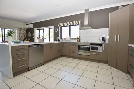 Photo of property in 18 Carrington Drive, Carterton, 5713