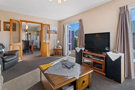 Photo of property in 21 Clipper Place, Redwood, Christchurch, 8051