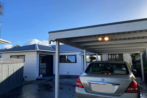 Photo of property in 2/11 Heather Place, Sunnynook, Auckland, 0620