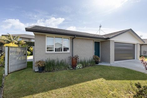 Photo of property in Waterview Estate, 57/4 Greystone Place, Omokoroa, 3114