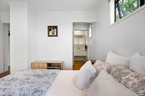 Photo of property in 9 Kingussie Place, Highland Park, Auckland, 2010