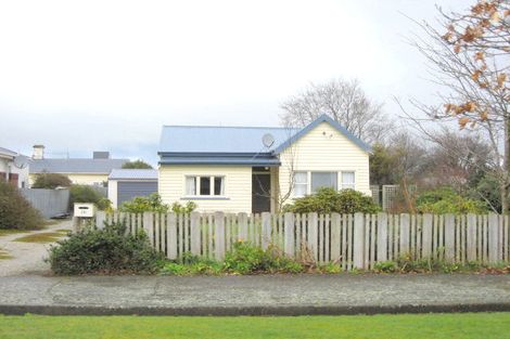 Photo of property in 26 Hunter Street, Edendale, 9825