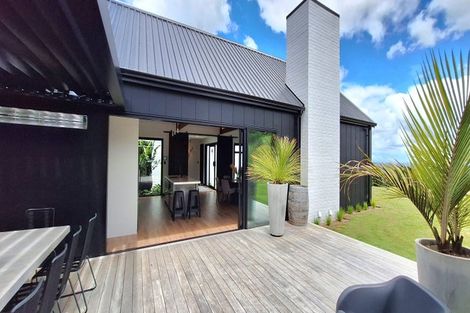 Photo of property in 46 Harry Dreadon Road, Opaheke, Papakura, 2584