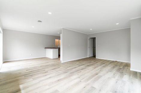 Photo of property in 44 De Havilland Drive, Goodwood Heights, Auckland, 2105