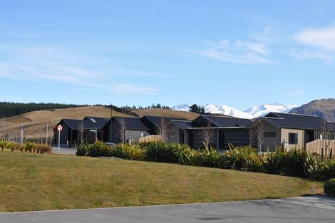 Photo of property in 3 Mount Prospect Lane, Wanaka, 9305
