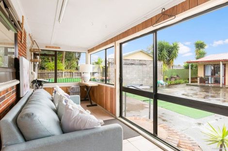 Photo of property in 8 Royton Avenue, Mangere East, Auckland, 2024