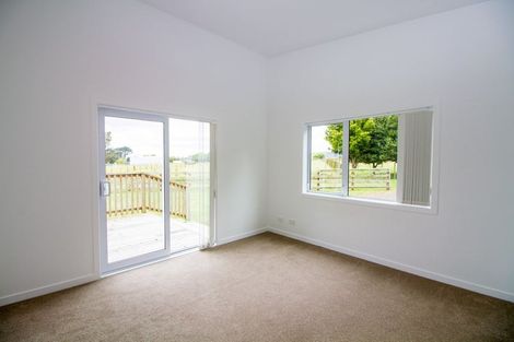 Photo of property in 35 Oram Drive, Turitea, Palmerston North, 4472