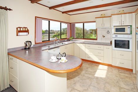 Photo of property in 35 Riverside Drive, Waiuku, 2123