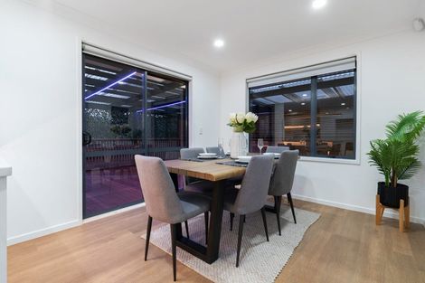 Photo of property in 12 Hocken Place, Mangere Bridge, Auckland, 2022