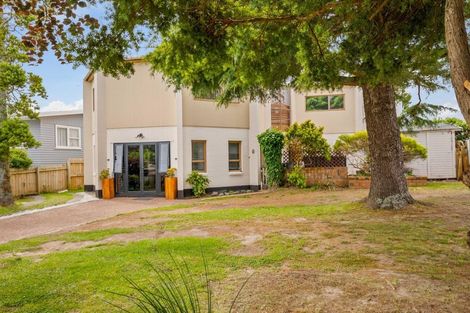 Photo of property in 119 Colwill Road, Massey, Auckland, 0614