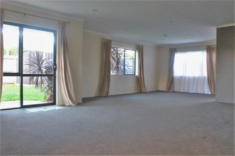 Photo of property in 120 Charles Prevost Drive, The Gardens, Auckland, 2105