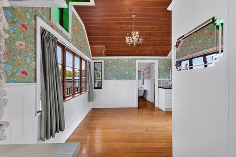 Photo of property in 42 Cameron Road, Bluff Hill, Napier, 4110