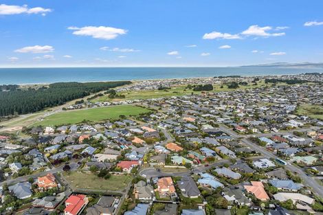 Photo of property in 10 Courtfield Close, Parklands, Christchurch, 8083