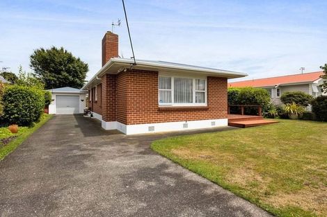 Photo of property in 1 Reid Avenue, Hawera, 4610