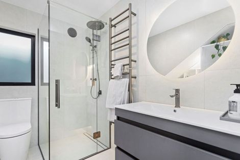 Photo of property in 1b Creamer Avenue, Belmont, Auckland, 0622