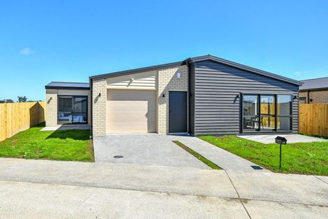 Photo of property in 11 Poutawa Lane, Clarks Beach, 2122