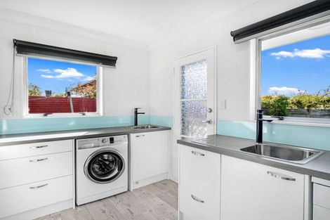 Photo of property in 10 Hollows Crescent, Takaro, Palmerston North, 4412