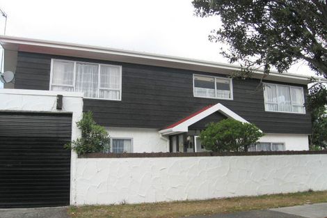 Photo of property in 6 Aramoana Place, Maupuia, Wellington, 6022