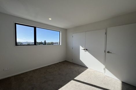 Photo of property in 150c Chivalry Road, Glenfield, Auckland, 0629