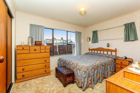 Photo of property in 1 Nursery Place, Westown, New Plymouth, 4310