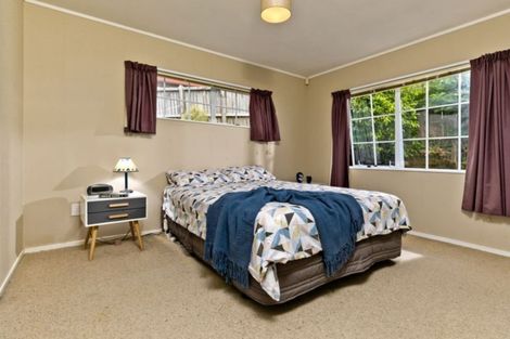 Photo of property in 17b Bernleigh Terrace, West Harbour, Auckland, 0618