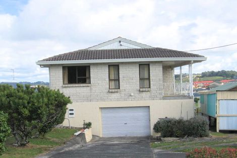 Photo of property in 820 East Coast Road, Oteha, Auckland, 0630