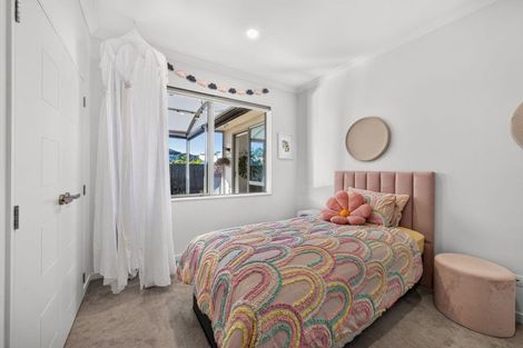 Photo of property in 7 Walter Ruddock Avenue, Kumeu, 0810