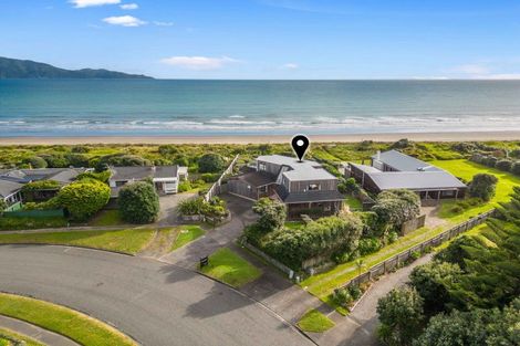 Photo of property in 17 Oratia Street, Waikanae Beach, Waikanae, 5036