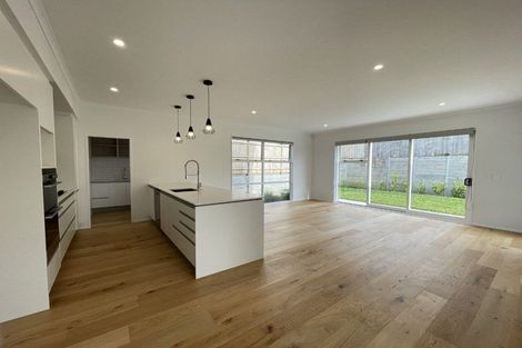 Photo of property in 24 Onekura Street, Red Beach, 0932