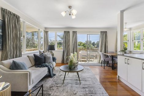 Photo of property in 4 Webb Place, Forrest Hill, Auckland, 0620