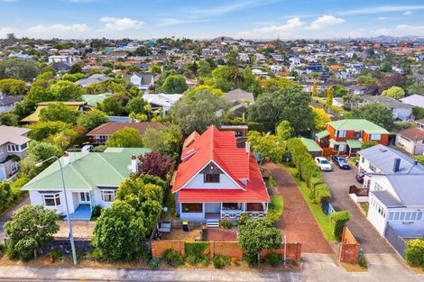 Photo of property in 10 Esmonde Road, Takapuna, Auckland, 0622