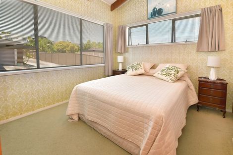 Photo of property in 20a Tindalls Bay Road, Tindalls Beach, Whangaparaoa, 0930