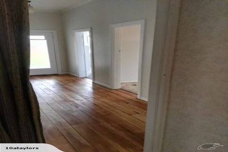 Photo of property in 15 Huia Road, Point Chevalier, Auckland, 1022