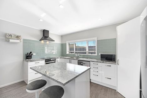 Photo of property in 2 Cambridge Terrace, Taradale, Napier, 4112