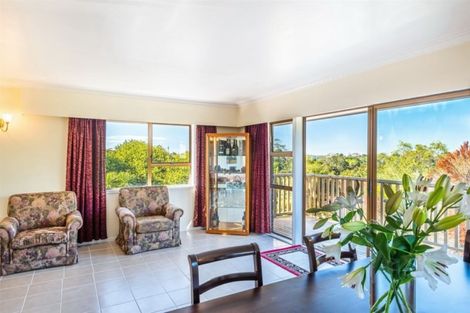 Photo of property in 14 Calman Place, Chatswood, Auckland, 0626