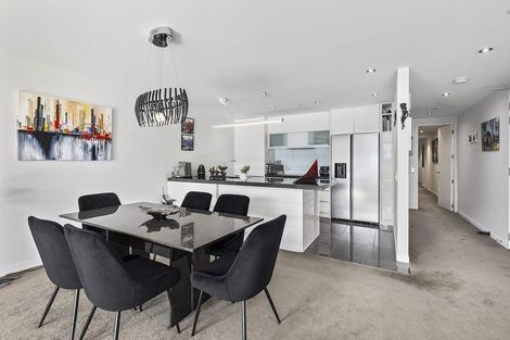 Photo of property in Dune, 2c/138 Oriental Parade, Oriental Bay, Wellington, 6011