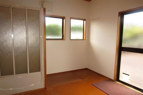 Photo of property in 2/50 Masterton Road, Rothesay Bay, Auckland, 0630