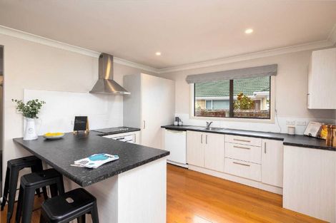 Photo of property in 60 Niven Street, Avondale, Christchurch, 8061