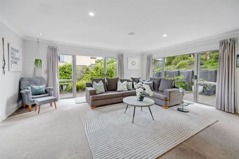 Photo of property in 31 Harrowglen Drive, Northcross, Auckland, 0632