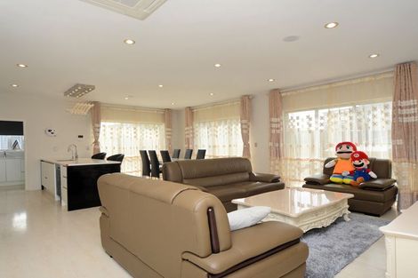 Photo of property in 75 San Valentino Drive, Henderson, Auckland, 0612