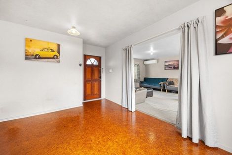 Photo of property in 2/49 Clevedon Road, Papakura, 2110