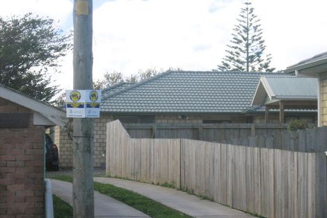 Photo of property in 27a Norcross Avenue, Henderson, Auckland, 0612