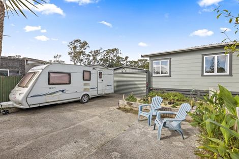 Photo of property in 2 Rere Place, Parakai, 0830