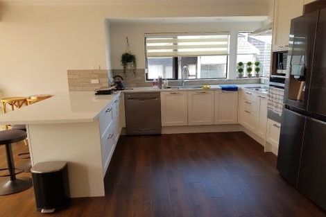 Photo of property in 2/22 Tobruk Crescent, Milford, Auckland, 0620